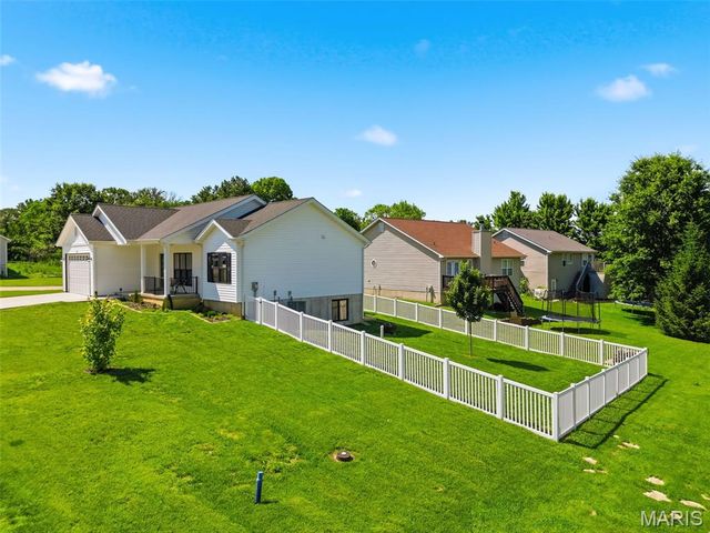 205 May Avenue, Winfield, MO 63389