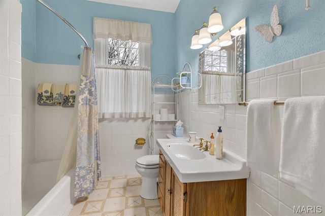 422 Adams Street, Ferguson, MO 63135