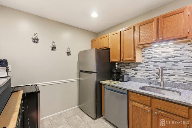 8 Nicholas Court, Spotswood, NJ 08884