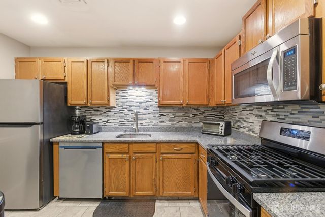 8 Nicholas Court, Spotswood, NJ 08884