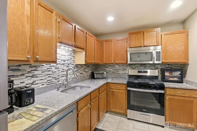 8 Nicholas Court, Spotswood, NJ 08884