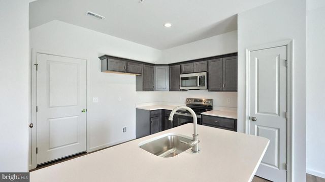 7851 OAK BROOK DR, Harrisburg, PA 17112