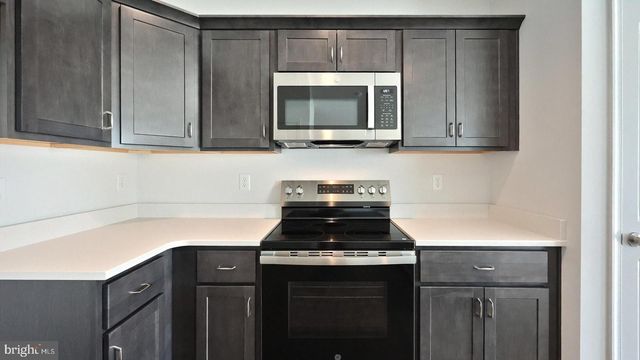 7851 OAK BROOK DR, Harrisburg, PA 17112