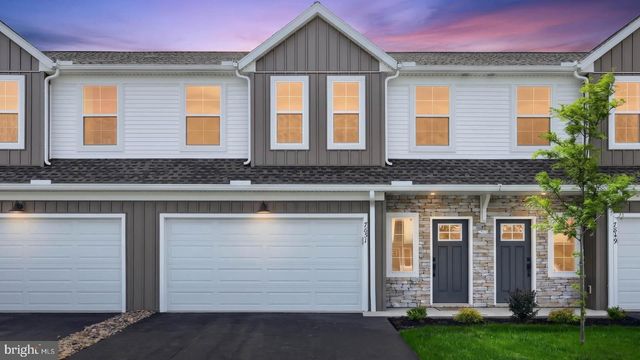 7851 OAK BROOK DR, Harrisburg, PA 17112