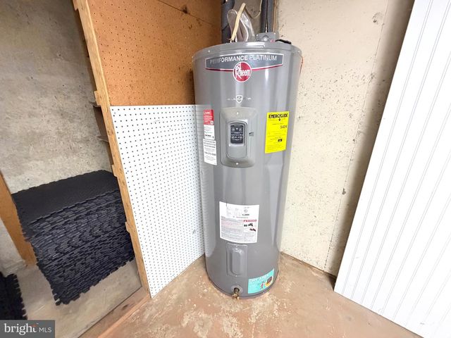 20101 WARINGWOOD WAY, Gaithersburg, MD 20886