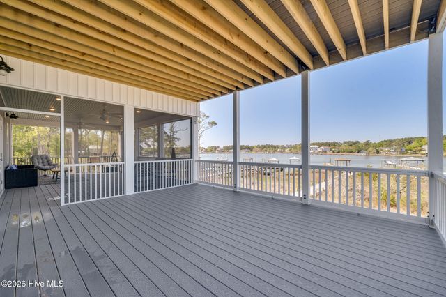 100 Paradise Court, Sneads Ferry, NC 28460