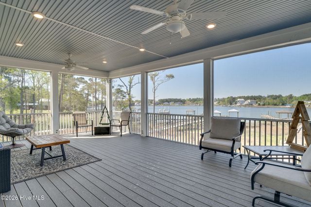 100 Paradise Court, Sneads Ferry, NC 28460