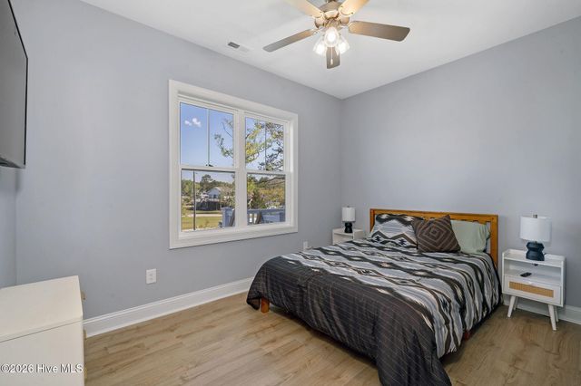 100 Paradise Court, Sneads Ferry, NC 28460