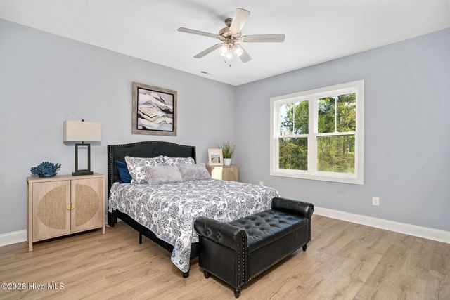 100 Paradise Court, Sneads Ferry, NC 28460