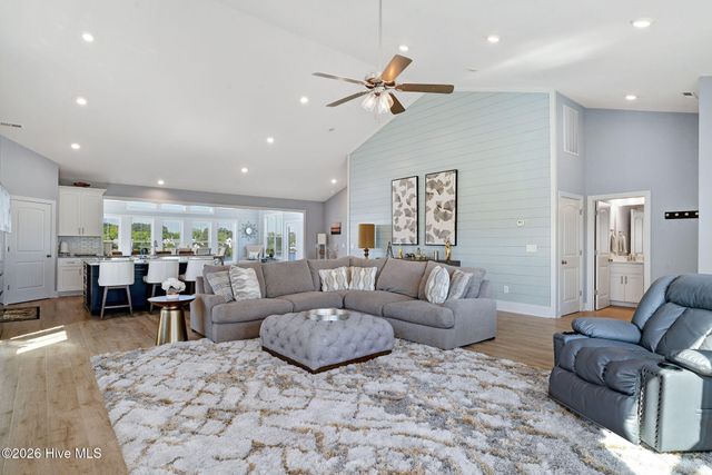 100 Paradise Court, Sneads Ferry, NC 28460