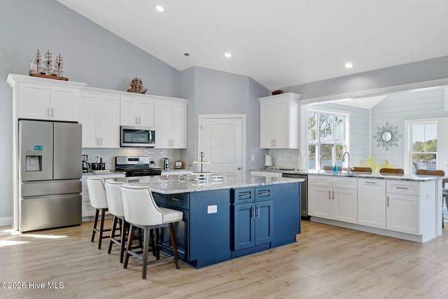 100 Paradise Court, Sneads Ferry, NC 28460