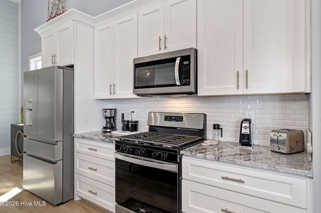 100 Paradise Court, Sneads Ferry, NC 28460