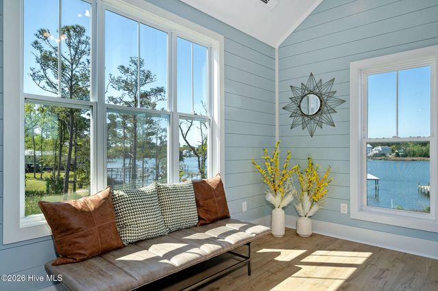 100 Paradise Court, Sneads Ferry, NC 28460