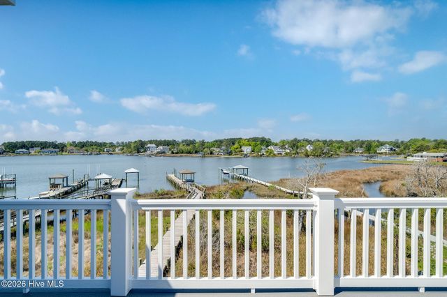 100 Paradise Court, Sneads Ferry, NC 28460