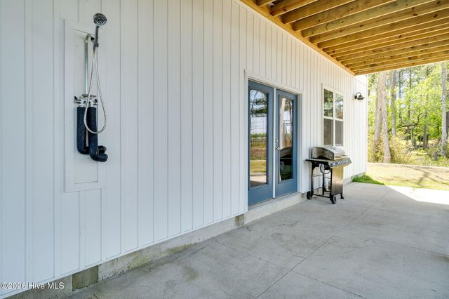 100 Paradise Court, Sneads Ferry, NC 28460