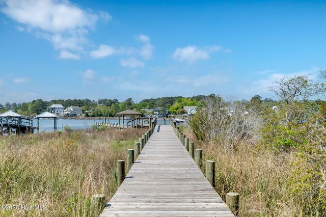 100 Paradise Court, Sneads Ferry, NC 28460