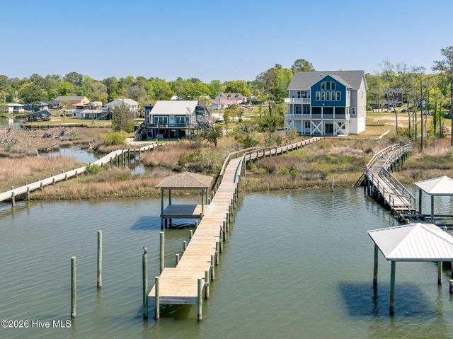 100 Paradise Court, Sneads Ferry, NC 28460