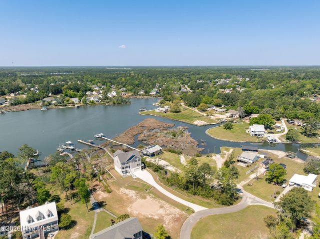 100 Paradise Court, Sneads Ferry, NC 28460