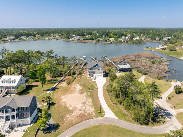100 Paradise Court, Sneads Ferry, NC 28460