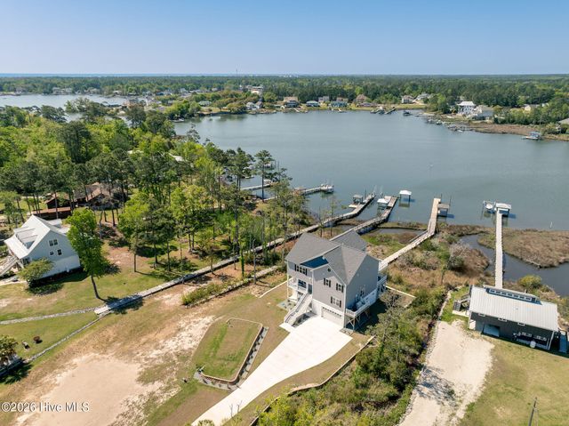 100 Paradise Court, Sneads Ferry, NC 28460