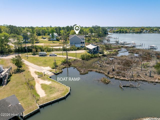 100 Paradise Court, Sneads Ferry, NC 28460