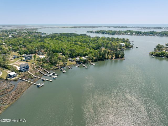 100 Paradise Court, Sneads Ferry, NC 28460
