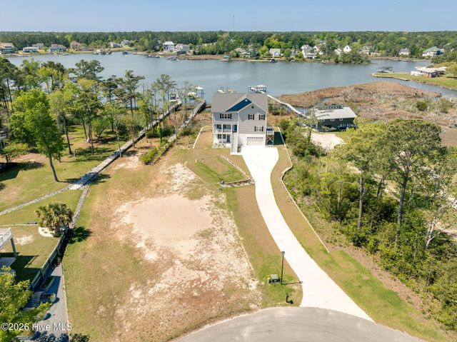 100 Paradise Court, Sneads Ferry, NC 28460