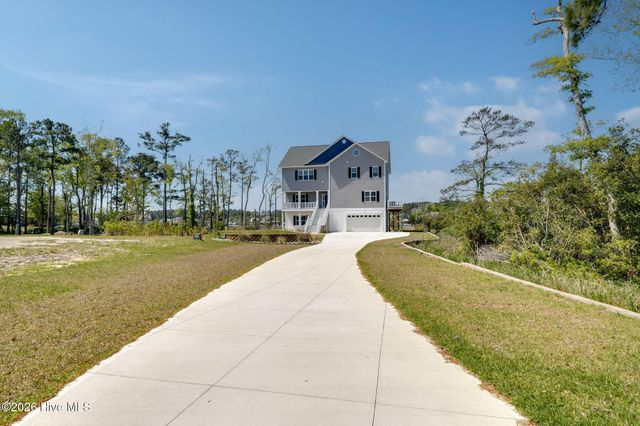 100 Paradise Court, Sneads Ferry, NC 28460