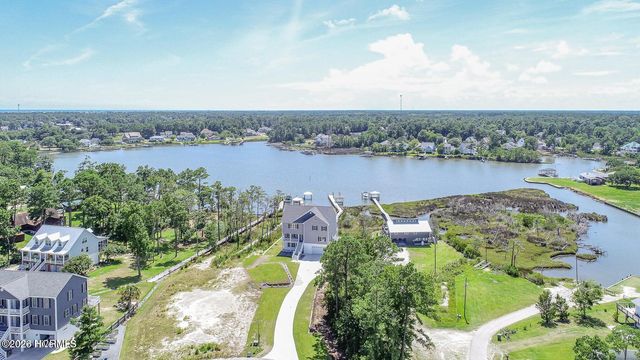 100 Paradise Court, Sneads Ferry, NC 28460