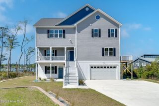 100 Paradise Court, Sneads Ferry, NC 28460