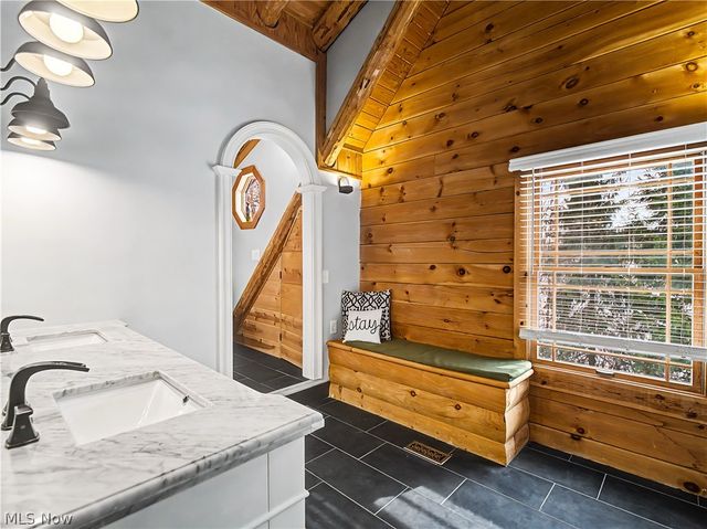 9677 Lindbergh Boulevard, Olmsted Falls, OH 44138