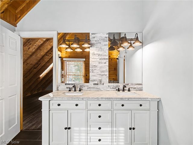 9677 Lindbergh Boulevard, Olmsted Falls, OH 44138