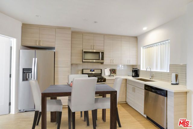 700 S 6th Street, Burbank, CA 91501