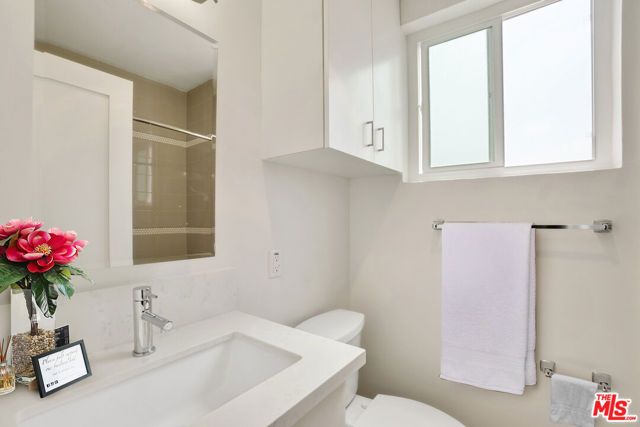 700 S 6th Street, Burbank, CA 91501