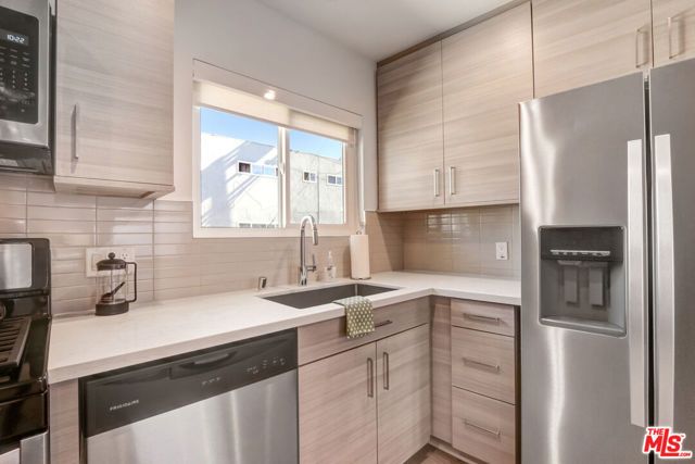 700 S 6th Street, Burbank, CA 91501