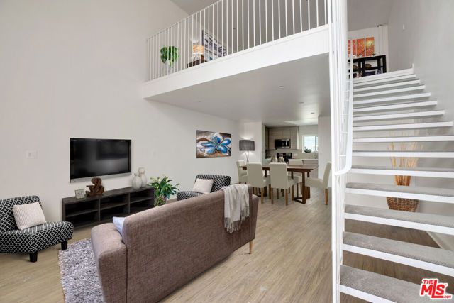 700 S 6th Street, Burbank, CA 91501