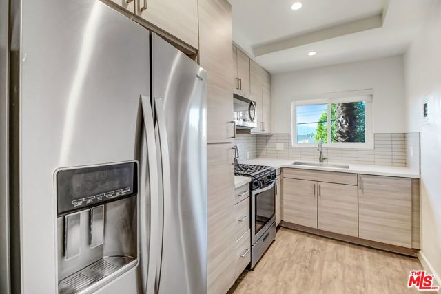 700 S 6th Street, Burbank, CA 91501