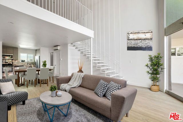 700 S 6th Street, Burbank, CA 91501