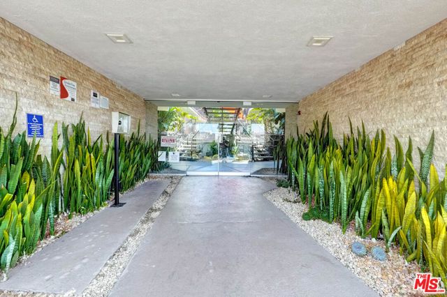 700 S 6th Street, Burbank, CA 91501