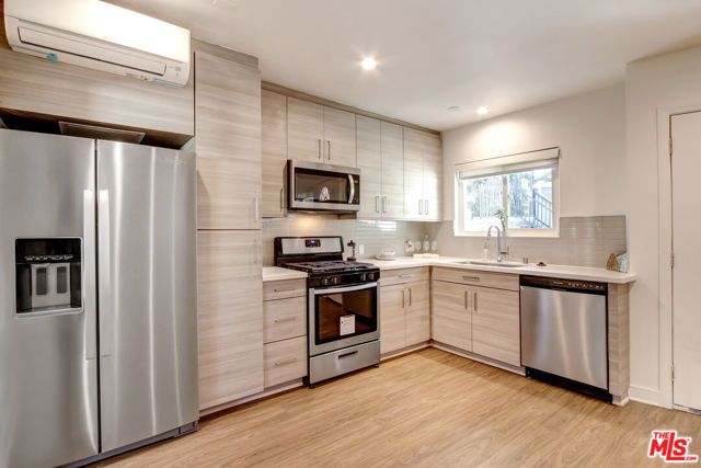 700 S 6th Street, Burbank, CA 91501