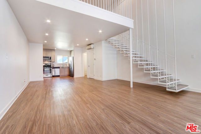 700 S 6th Street, Burbank, CA 91501