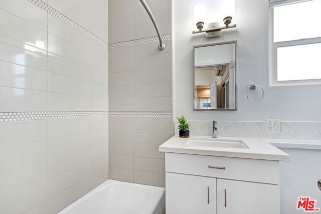 700 S 6th Street, Burbank, CA 91501