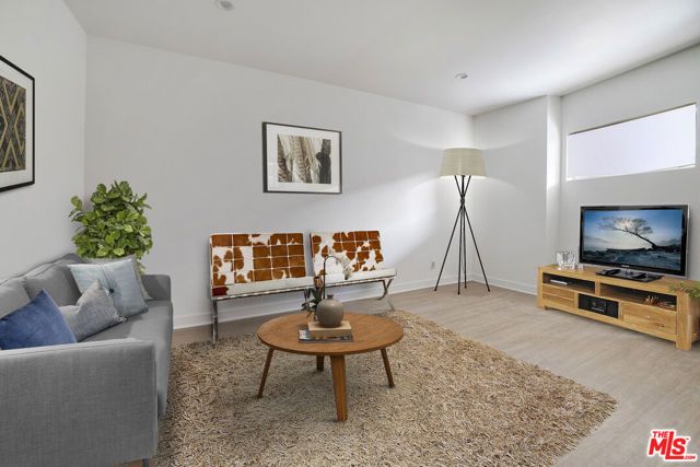 700 S 6th Street, Burbank, CA 91501