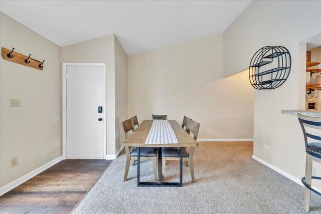 93 Peninsula Point Dr Unit B5, Moneta, VA 24121