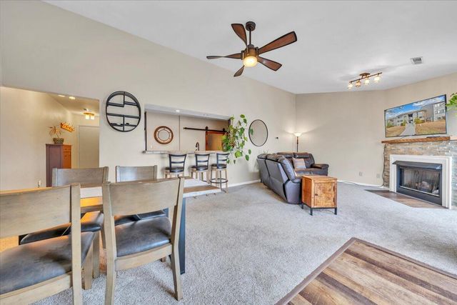 93 Peninsula Point Dr Unit B5, Moneta, VA 24121