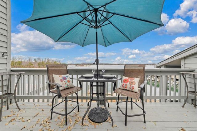 93 Peninsula Point Dr Unit B5, Moneta, VA 24121