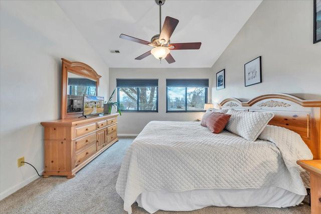 93 Peninsula Point Dr Unit B5, Moneta, VA 24121