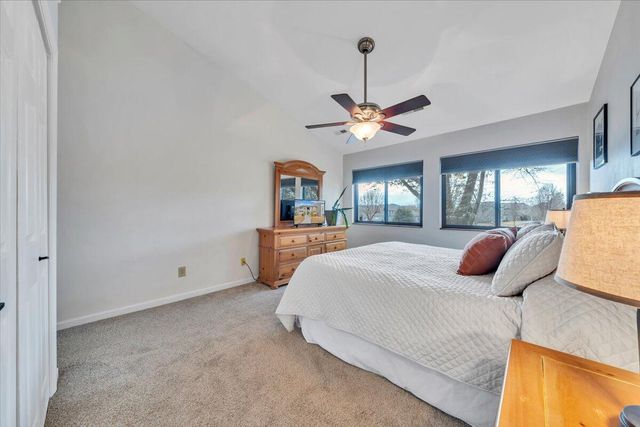 93 Peninsula Point Dr Unit B5, Moneta, VA 24121