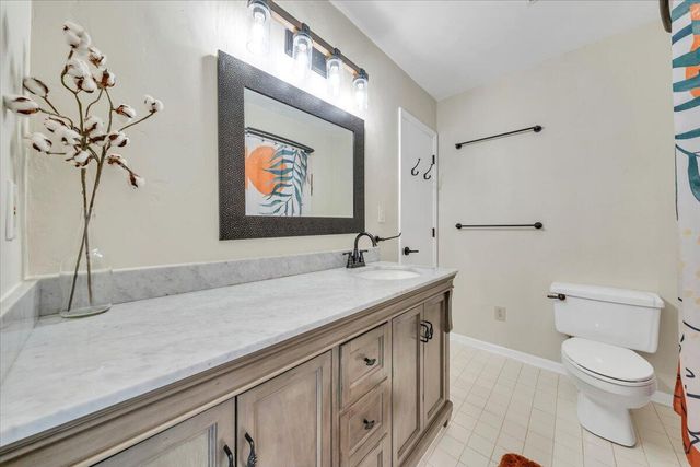 93 Peninsula Point Dr Unit B5, Moneta, VA 24121