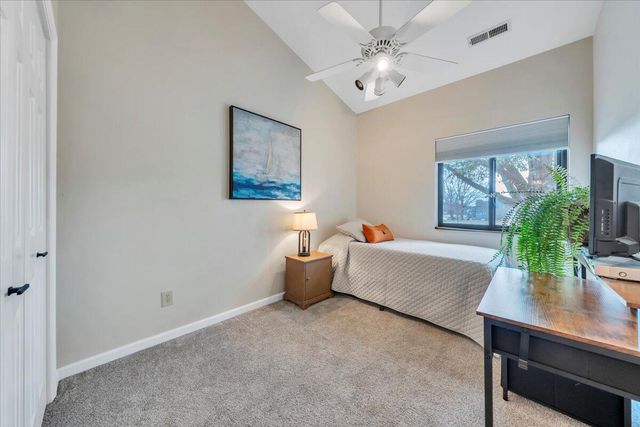 93 Peninsula Point Dr Unit B5, Moneta, VA 24121